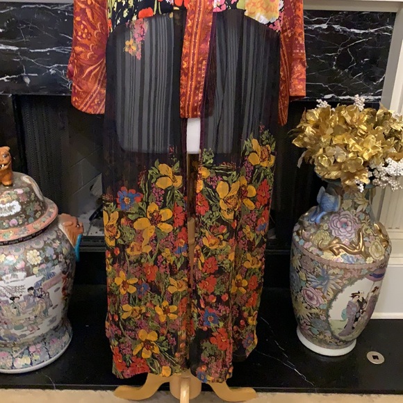 NWOT. “Free People” fuchsia print Kimono - Picture 3 of 7